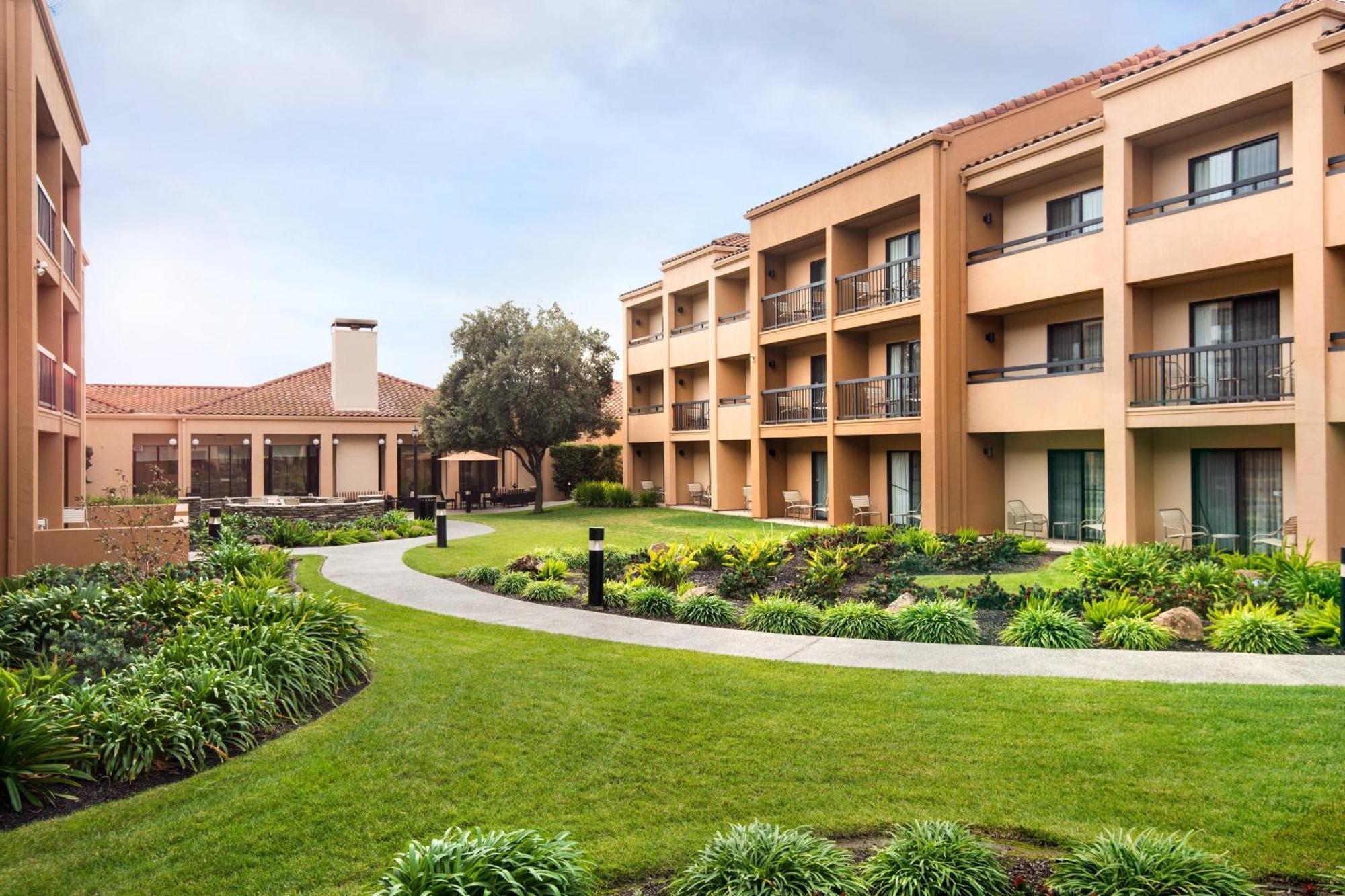 Courtyard Fremont Silicon Valley Hotel Exterior photo